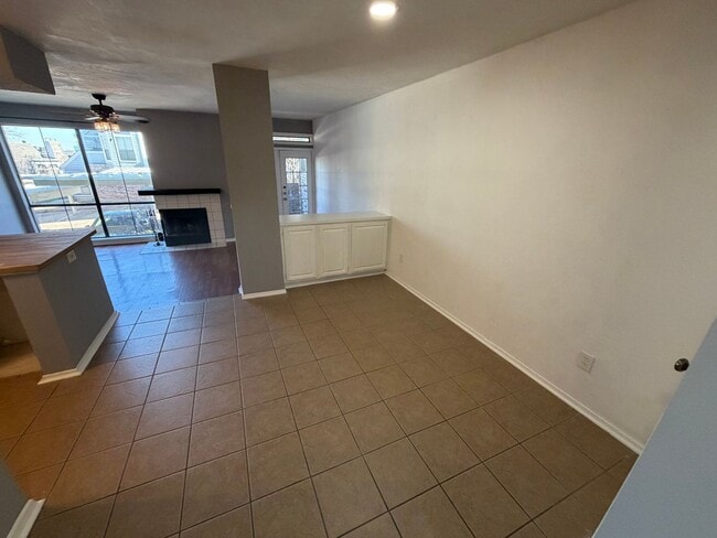 Building Photo - 3414 Country Club Dr W