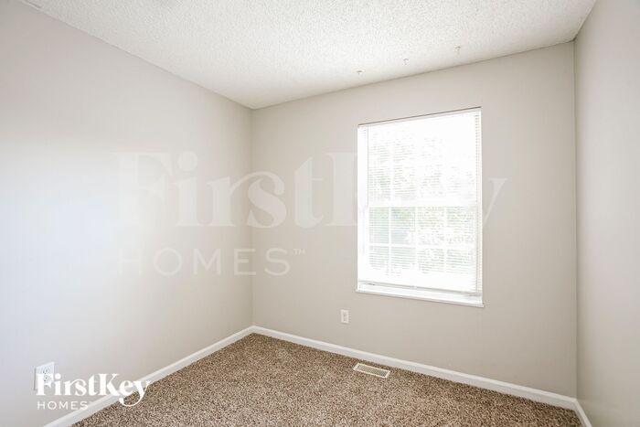 Building Photo - 3920 Pinetop Dr