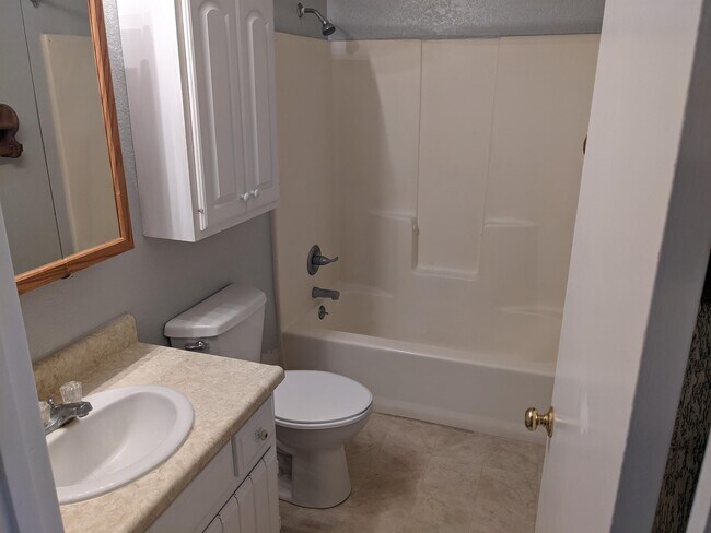 Building Photo - 2107 10th St Pl