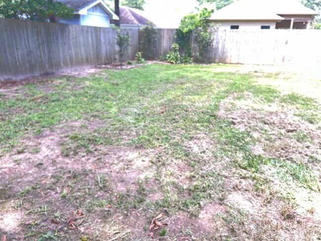 Building Photo - 4/2.5 located in Pinehurst subdivision