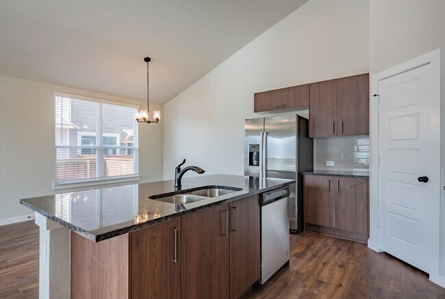 Building Photo - 609 Wheatfield Dr
