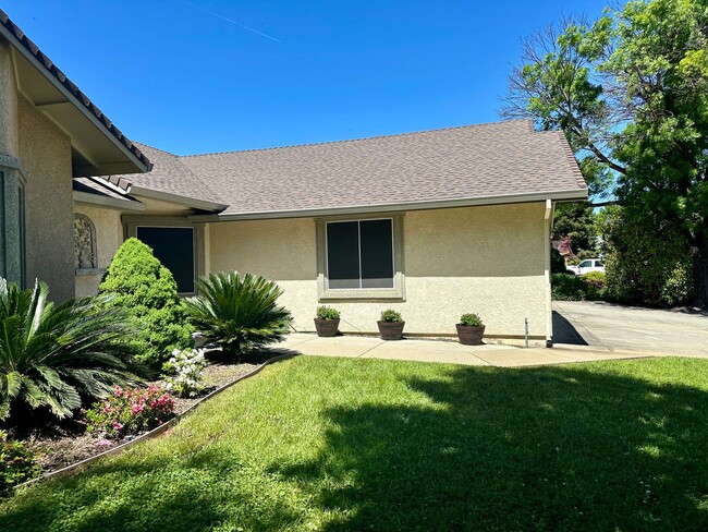 Building Photo - Beautiful well maintained home! Excellent ...