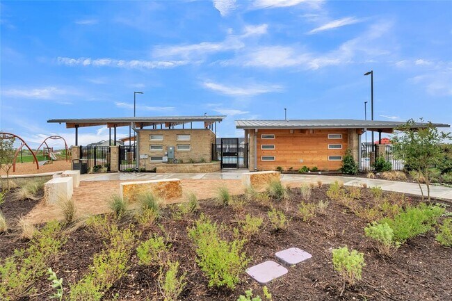 Building Photo - 2428 Ekvall Dr
