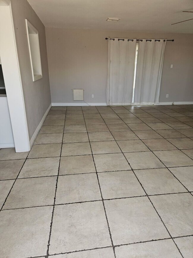 Building Photo - Very Spacious 4 bedroom in Needles, CA