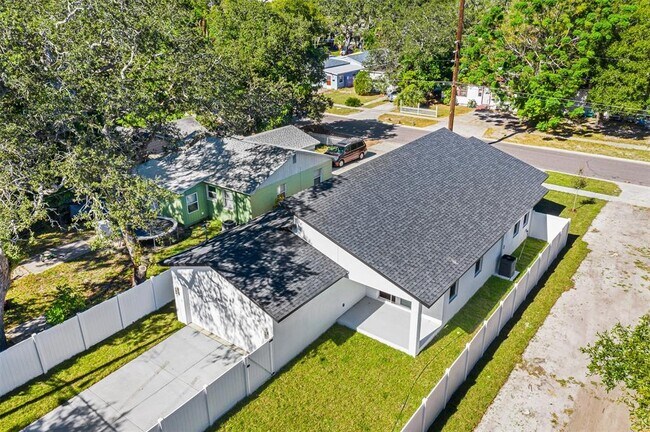 Building Photo - 4700 11th Ave S