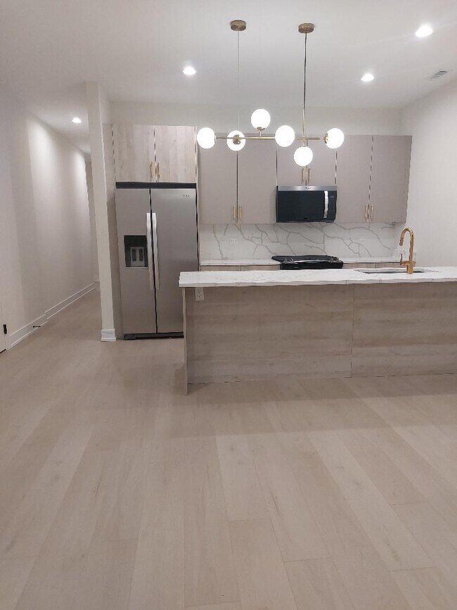 Building Photo - 4625 S Michigan Ave