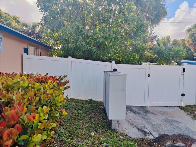 Building Photo - 1139 Freshwater Lakes Dr