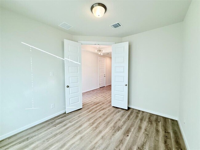 Building Photo - 133 Cintilar St