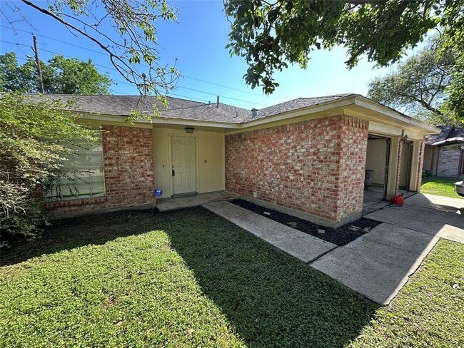 Building Photo - 16527 Amargos Dr