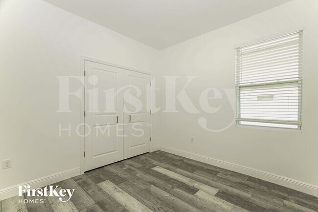 Building Photo - 301 Cimarron Ct