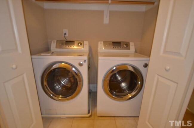 Building Photo - 1045 Philpott Dr