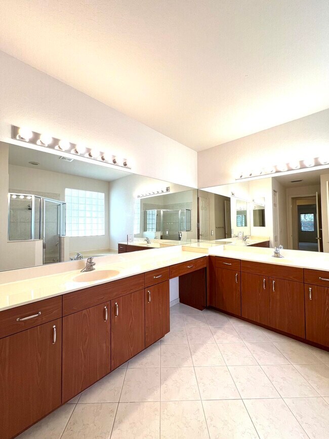 Building Photo - 9774 Isles Cay Dr