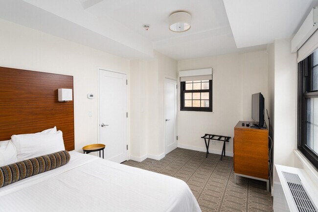 Building Photo - 411 E 50th St