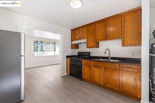 Building Photo - 2846 McGee Ave