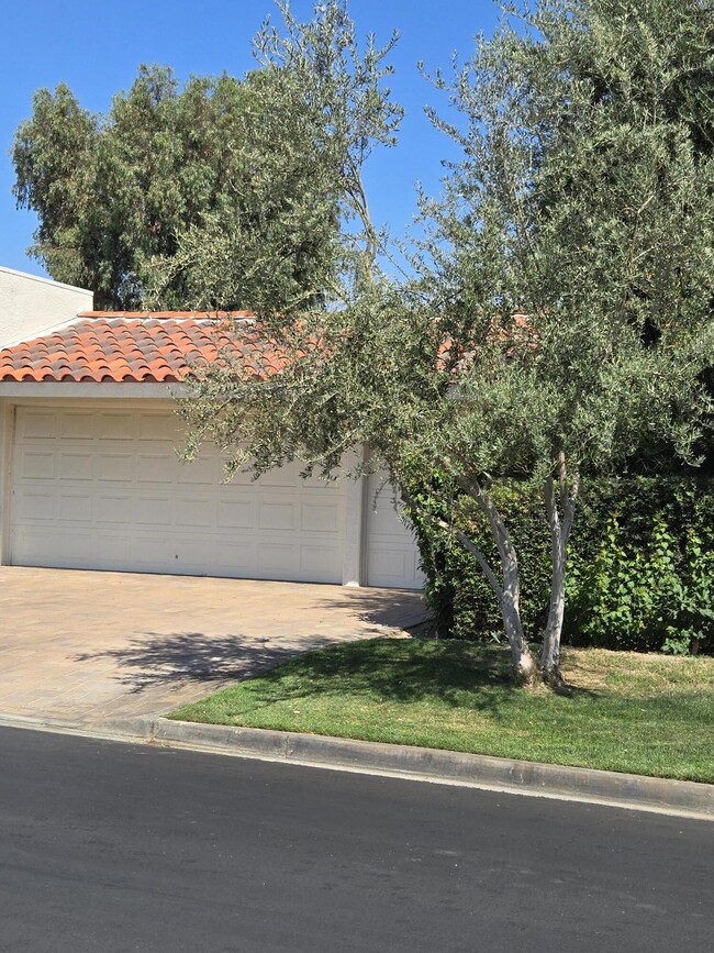 Building Photo - 31 Stanford Dr