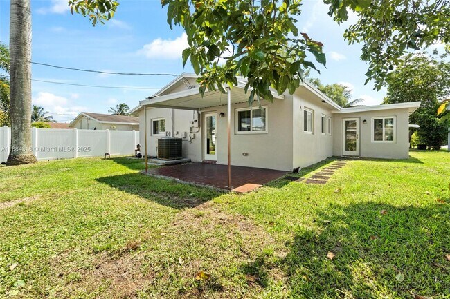 Building Photo - 838 NW 10th Ave