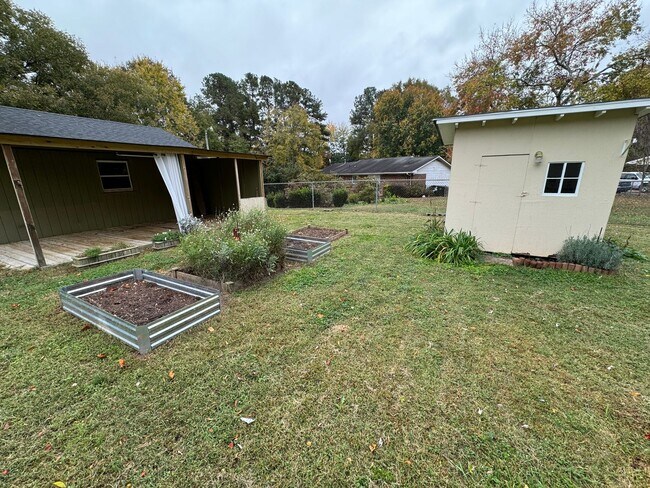 Building Photo - Three Bedroom Ranch Home in Garner