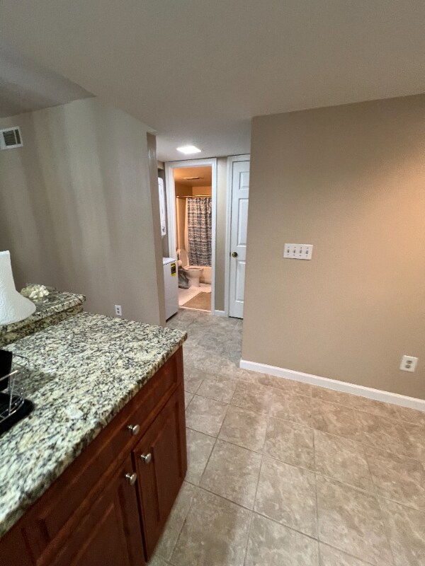 Building Photo - 700 Windsong Cir
