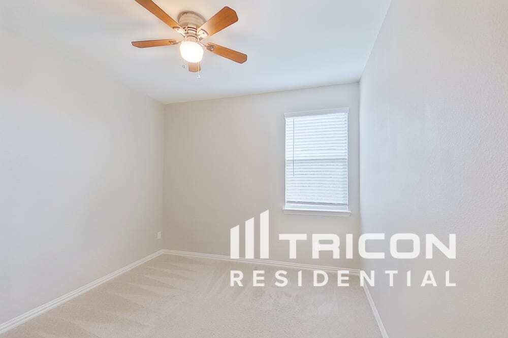 Building Photo - 235 Jenkinson Dr