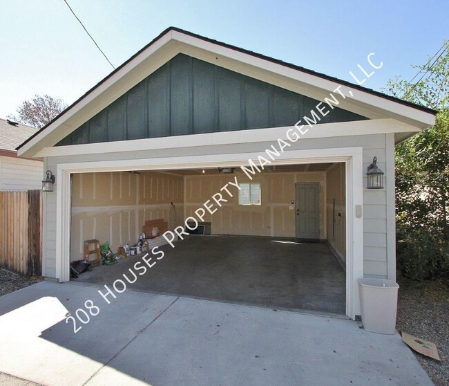 Building Photo - Craftsman Style Home on the Boise Bench