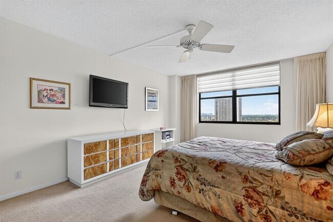 Building Photo - 18151 NE 31st Ct