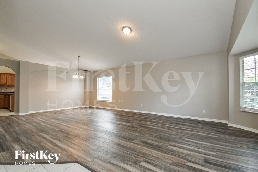 Building Photo - 707 Vía Milano