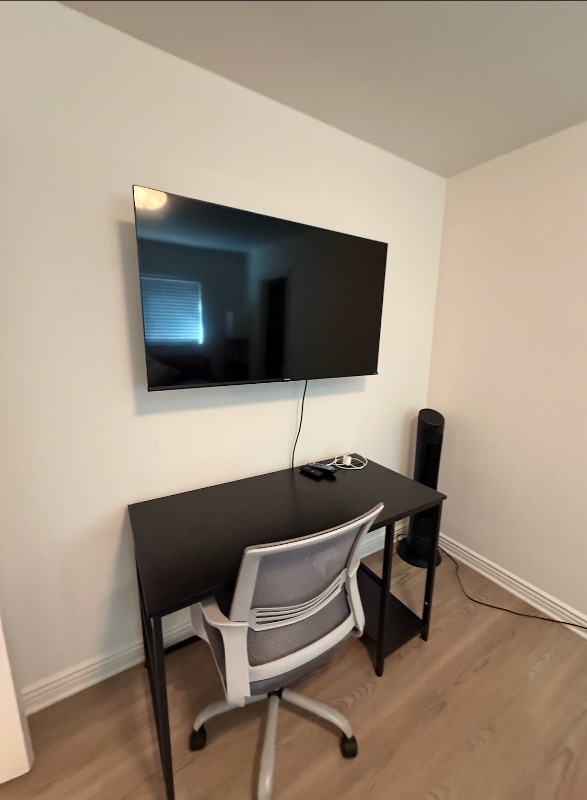 Building Photo - 1000 Estes St