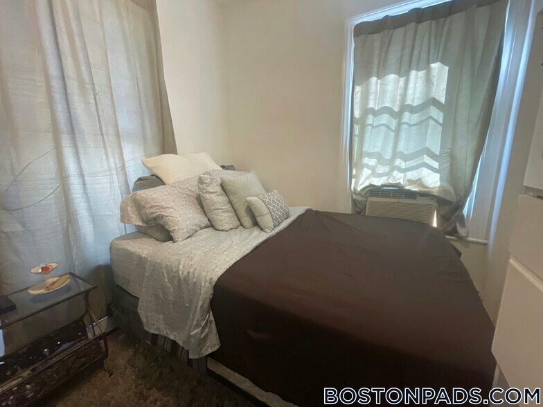 Building Photo - 173 West Seventh St.