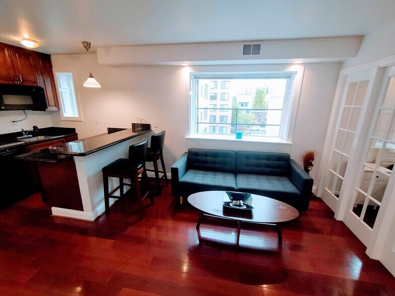 Living Are - 1125 12th St NW