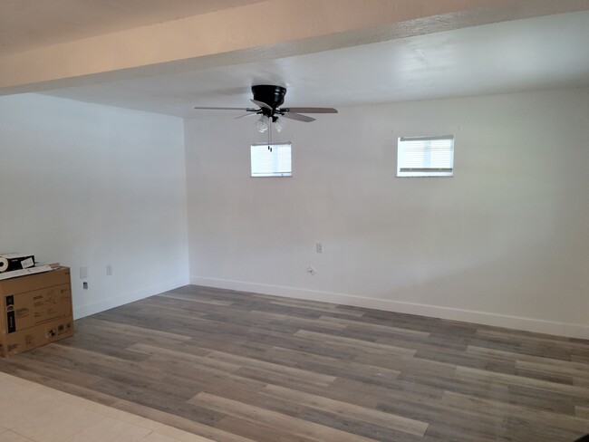 Large Livingroom - 9 Palmira Rd