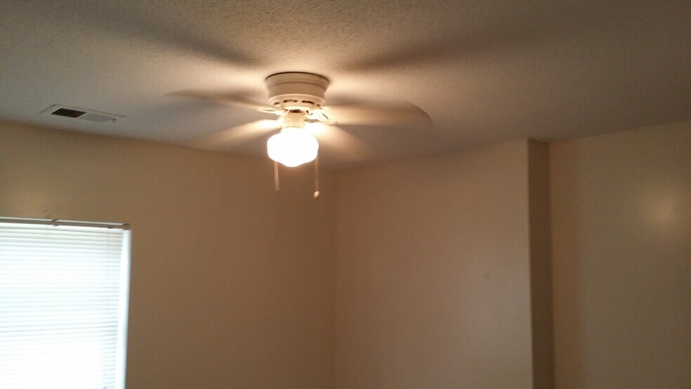 Building Photo - 346 Railroad Ave