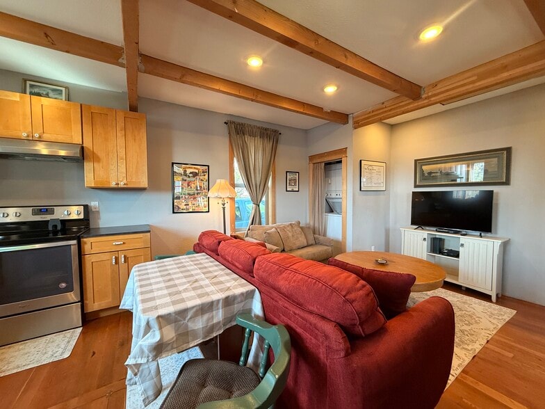 Building Photo - 215-1/2 N Emmett