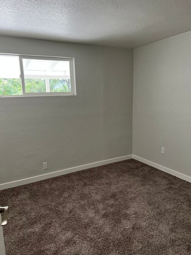 Building Photo - Rent-to-Own Ranch-Style Home in Henderson,...