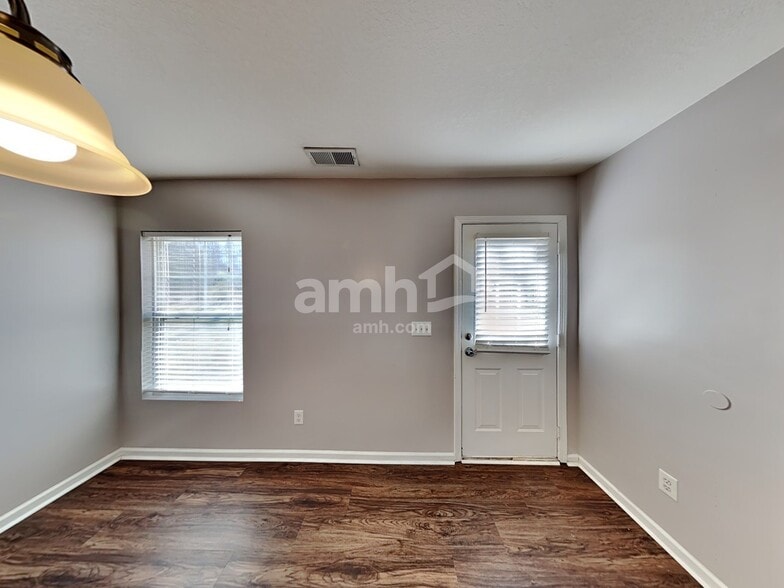 Building Photo - 2021 Sonoma Valley Dr