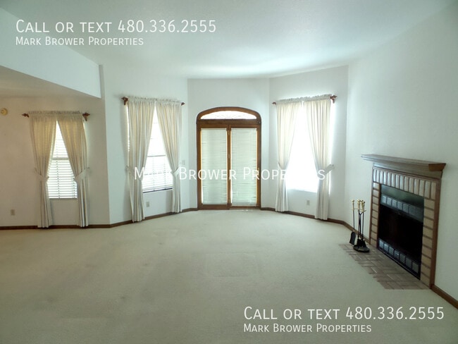 Building Photo - 2175 E Loma Vista Dr