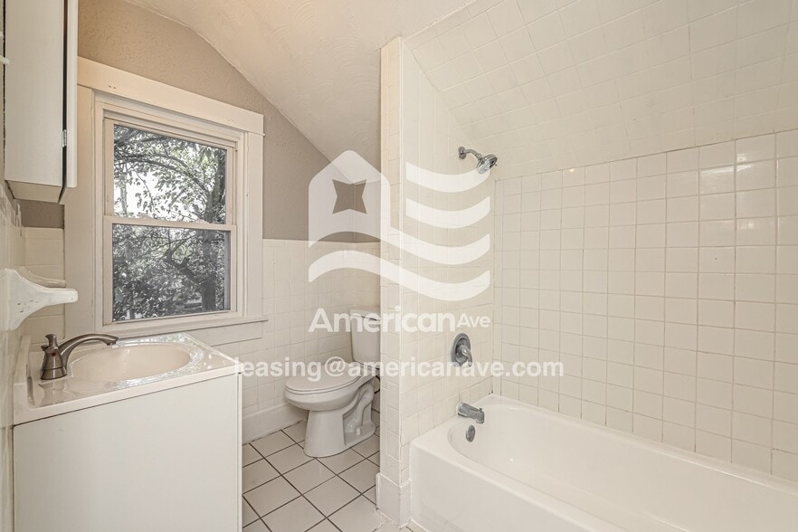Building Photo - 821 Catalpa Dr.