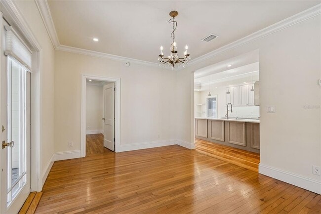 Building Photo - 344 21st Ave NE