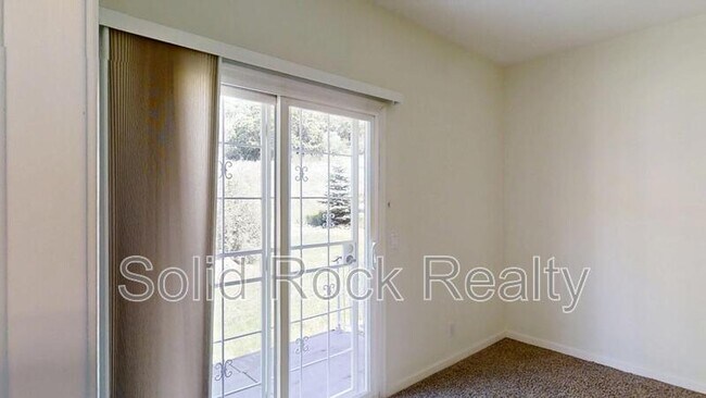 Building Photo - 2241 Palm Dr