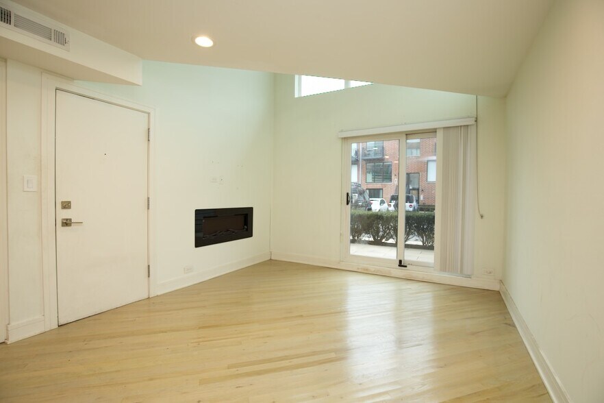 Building Photo - 843 W Grace St