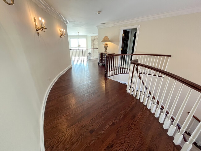 Building Photo - 711 Berkshire Ct