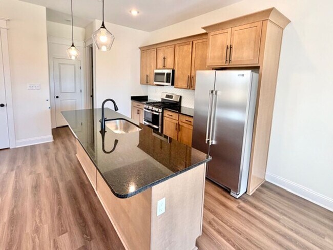 Building Photo - 4877 Chatelet Dr