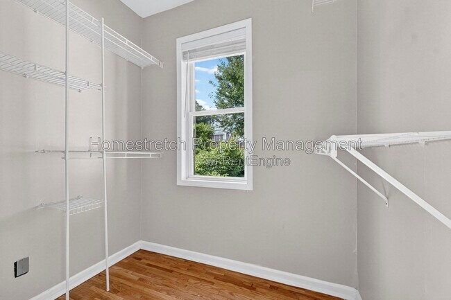 Building Photo - 6737 Fyler Ave