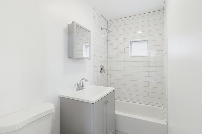 Building Photo - 1430 W Superior St