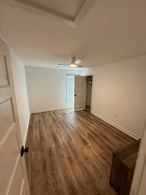 Building Photo - 134 N Clarendon Dr
