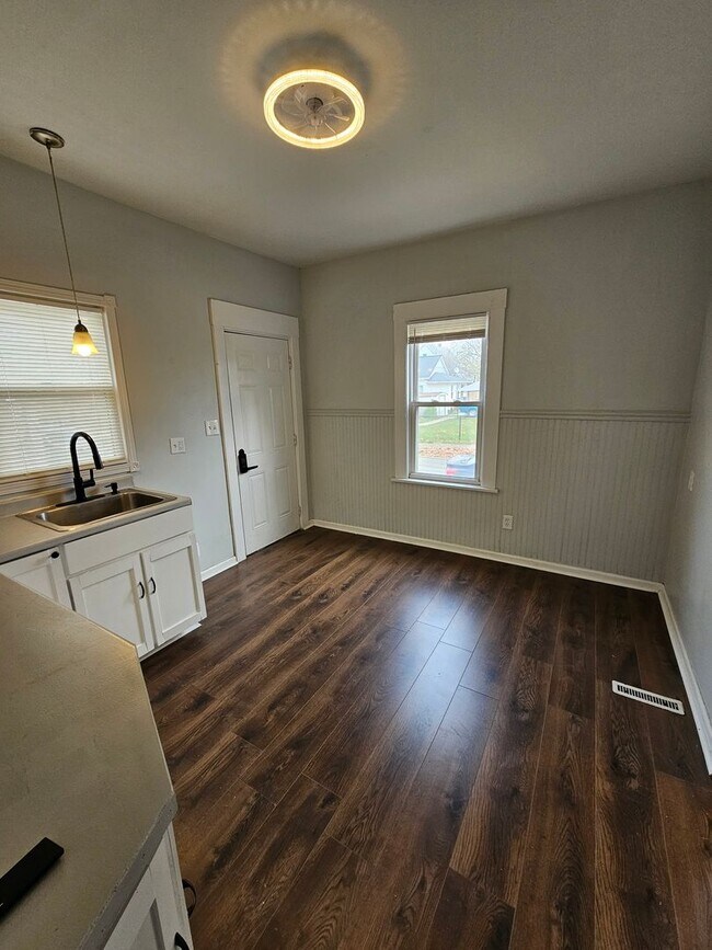 Building Photo - Wakefield7010-7014