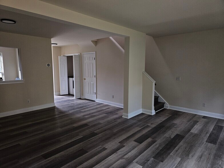 Primary Photo - 17 Troy Ln