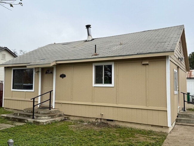 Building Photo - 2 Bedroom 1 Bath House