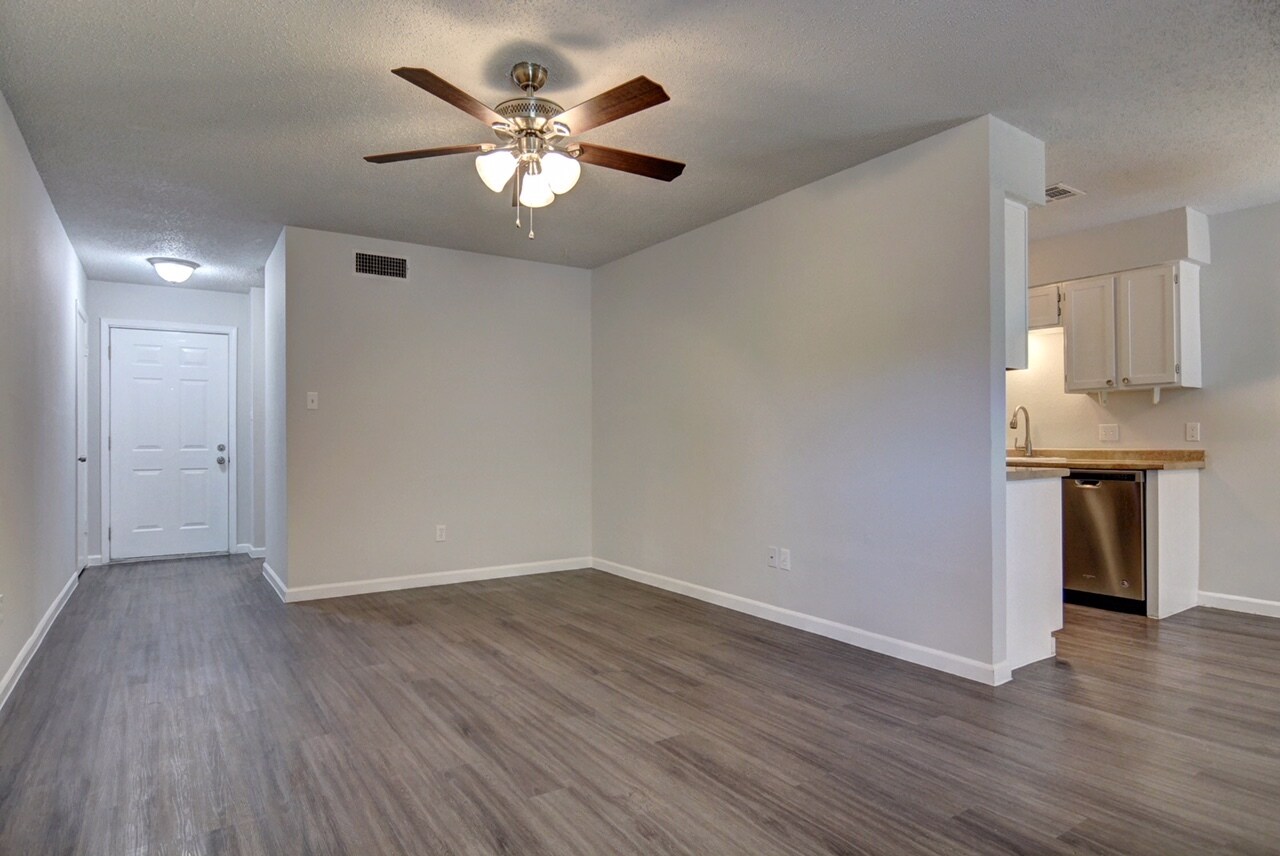 Building Photo - 410 Vista W Ct