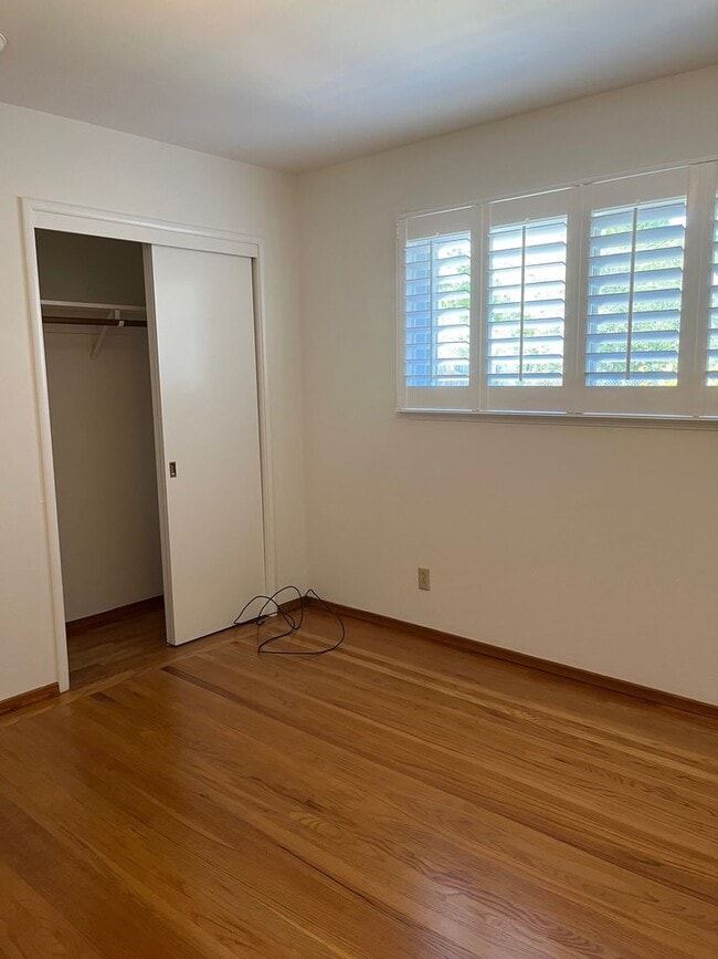 Building Photo - Great Four Bedroom, Three Bathroom House in Monterey