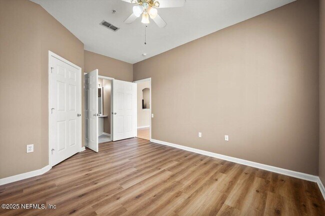 Building Photo - 7990 Baymeadows Cir E